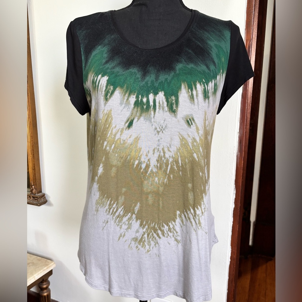 Simply Vera Vera Wang Graphic Green and Tan Cap Sleeve Tee